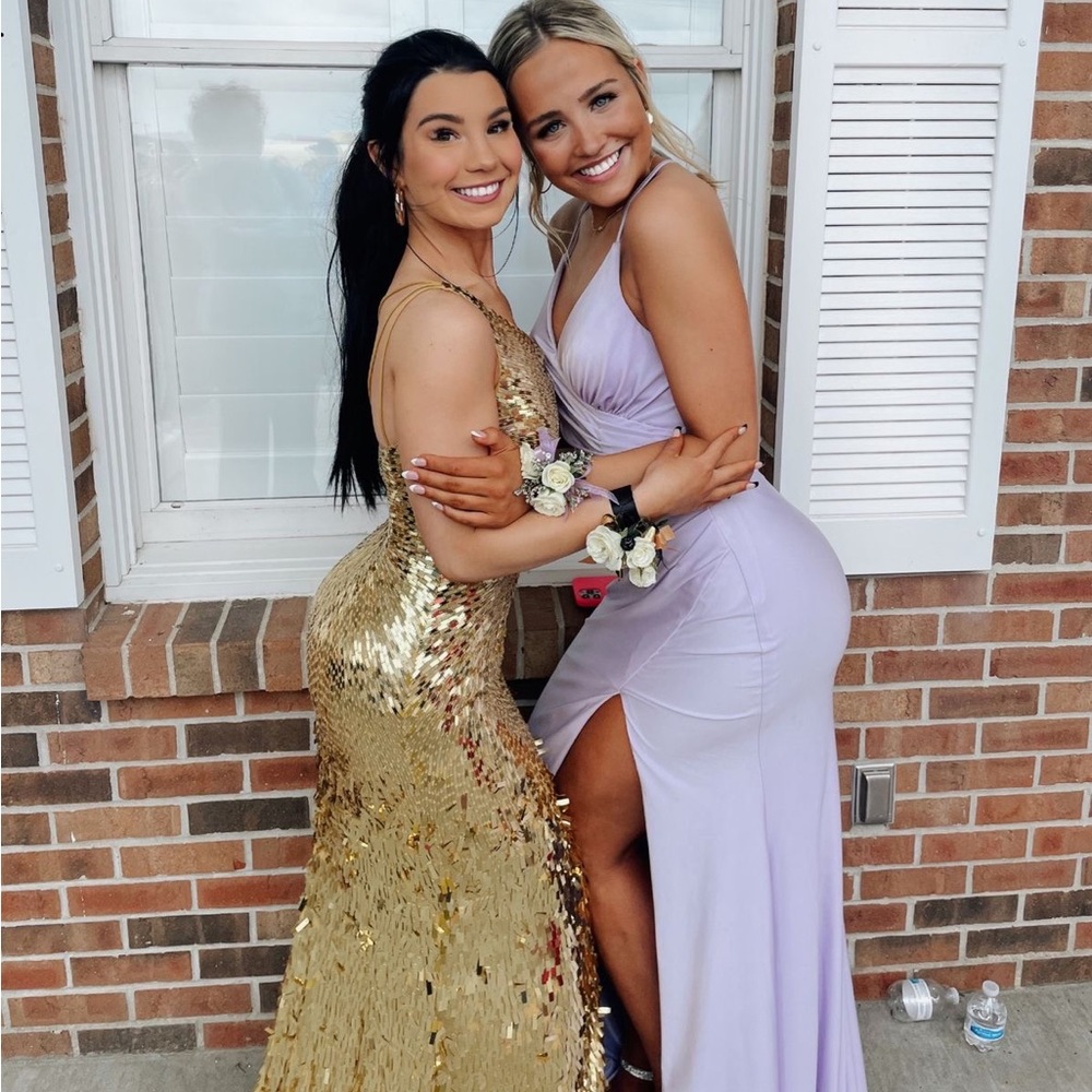 SELLING SHERRI HILL PROM DRESS